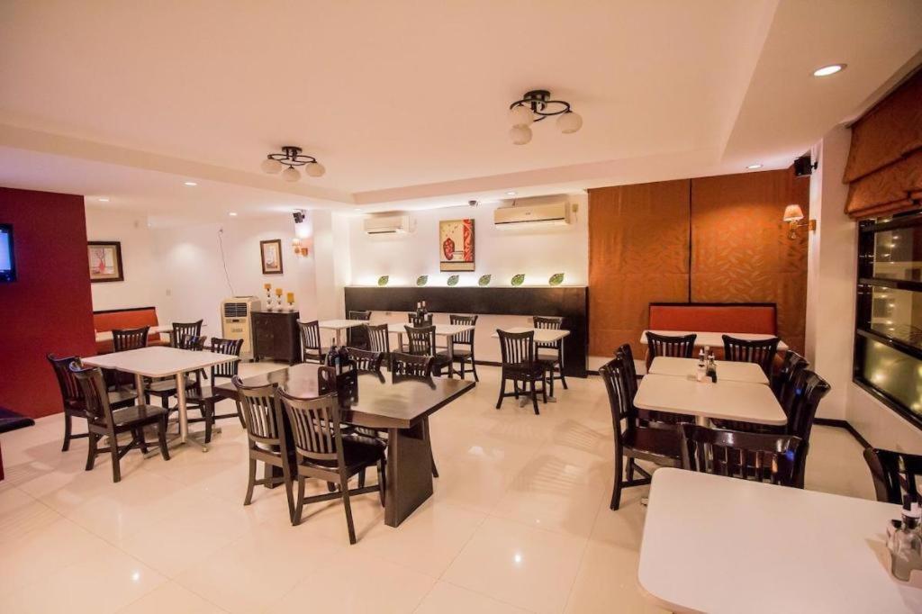 The Red Palm Suites And Restaurant Butuan City Экстерьер фото