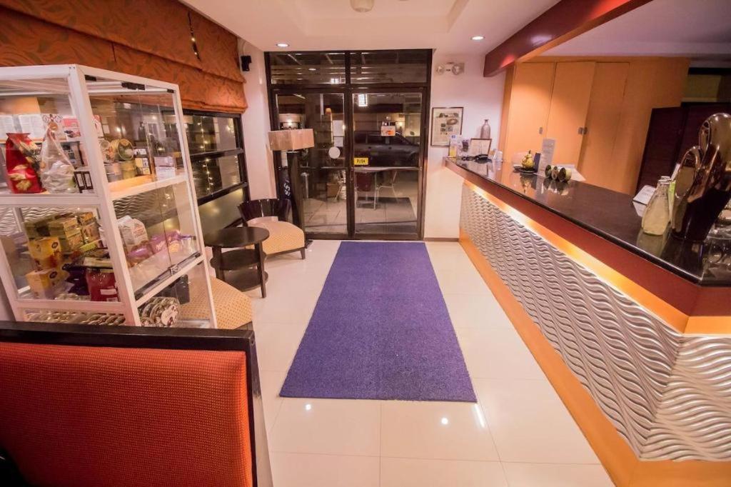 The Red Palm Suites And Restaurant Butuan City Экстерьер фото