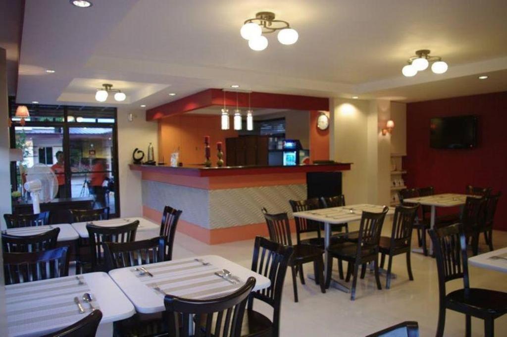 The Red Palm Suites And Restaurant Butuan City Экстерьер фото