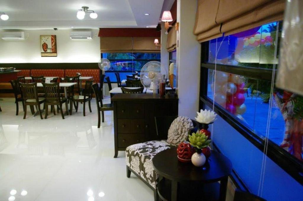 The Red Palm Suites And Restaurant Butuan City Экстерьер фото