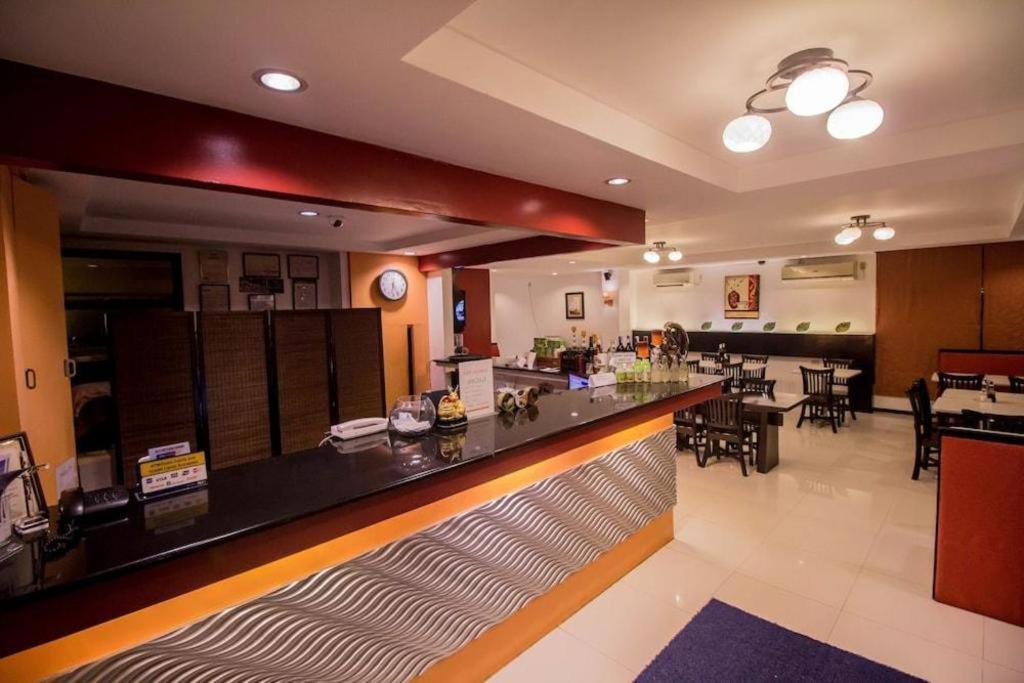 The Red Palm Suites And Restaurant Butuan City Экстерьер фото