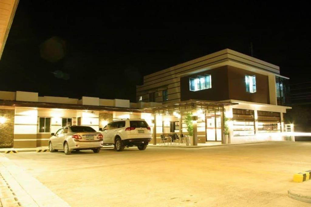 The Red Palm Suites And Restaurant Butuan City Экстерьер фото
