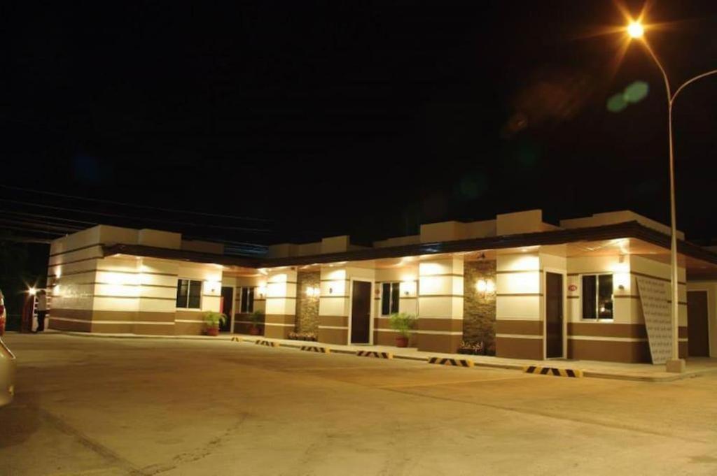 The Red Palm Suites And Restaurant Butuan City Экстерьер фото