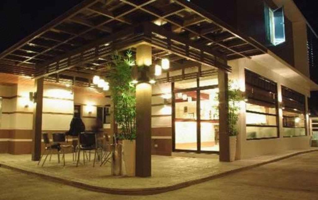 The Red Palm Suites And Restaurant Butuan City Экстерьер фото